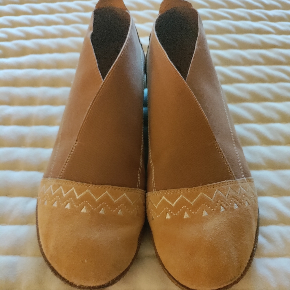 Sundance mocossin shoes